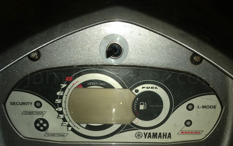 Manual toggle switch installed for electric bilge pump on Yamaha Waverunner